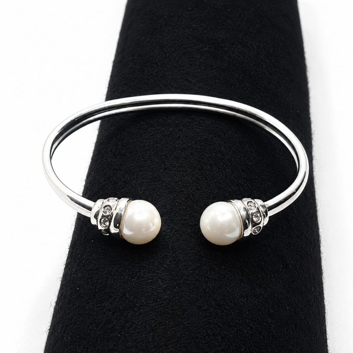 BRAZALETE RÍGIDO DE ORO BLANCO CON DIAMANTES Y PERLAS