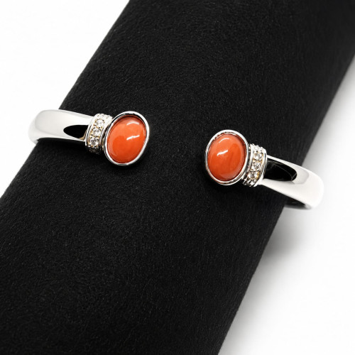BRAZALETE RÍGIDO DE ORO BLANCO CON DIAMANTES Y CORAL