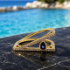 Anillo de oro amarillo con diamantes y zafiro