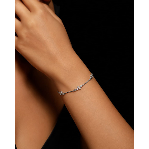 Pulsera estilo Rivière de oro blanco con diamantes