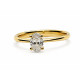 Anillo de compromiso de oro amarillo con un diamante talla oval Anillo de compromiso de oro amarillo con un diamante talla oval