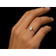 Anillo de compromiso de oro amarillo con un diamante talla oval Anillo de compromiso de oro amarillo con un diamante talla oval