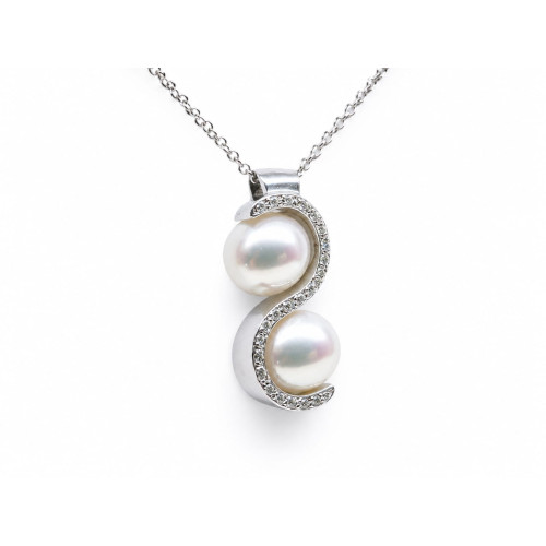 Colgante con cadena de  oro blanco con diamantes y perlas