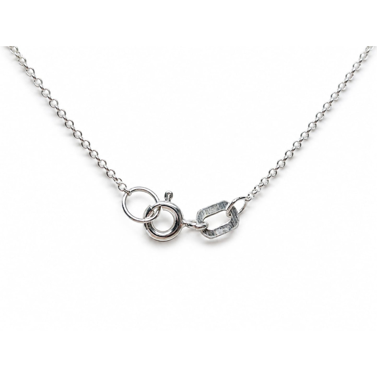 Colgante con cadena de  oro blanco con diamantes y perlas