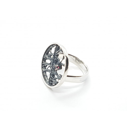 Anillo de plata con rubí