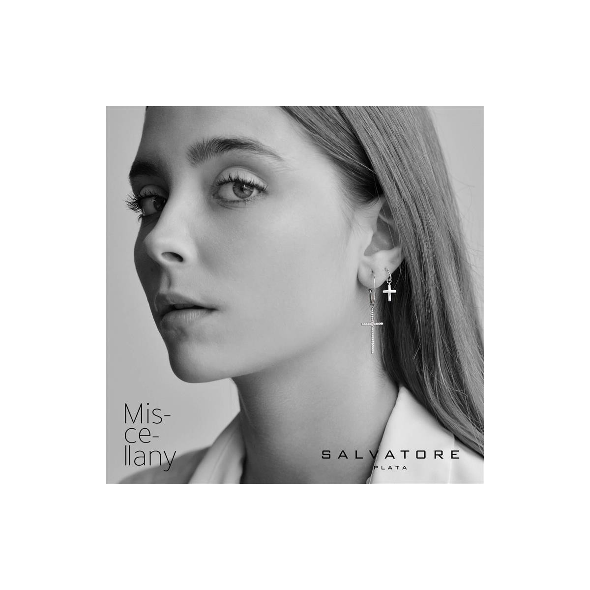Charm de plata con forma de cruz