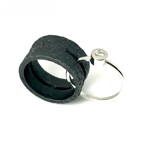 Anillo de plata y oro blanco con diamante