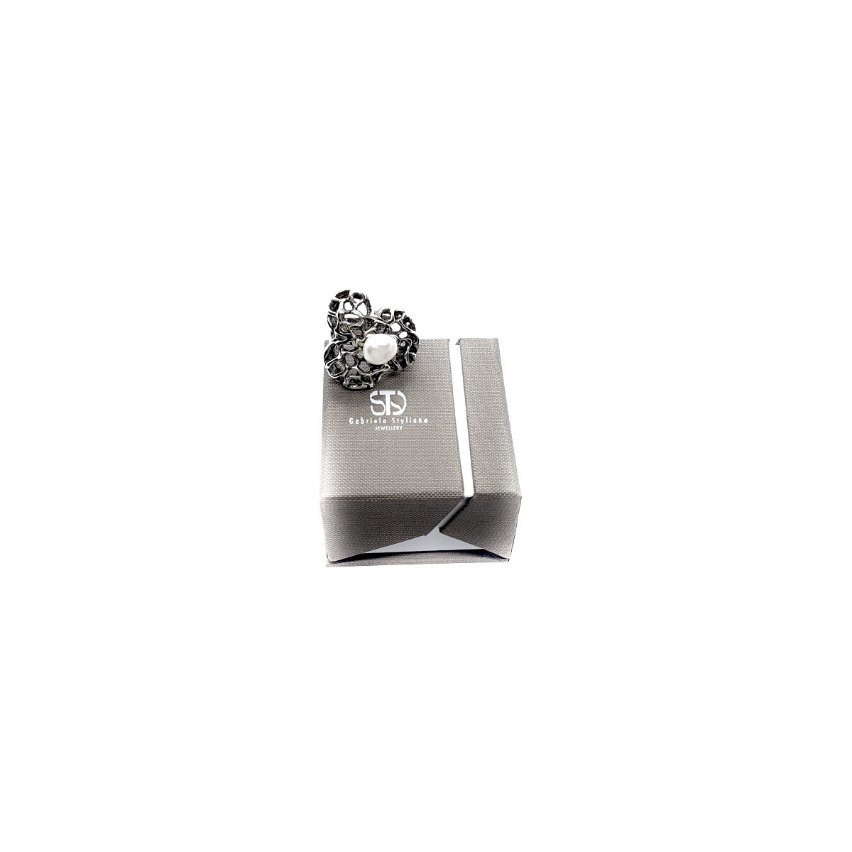 Anillo de plata con perla