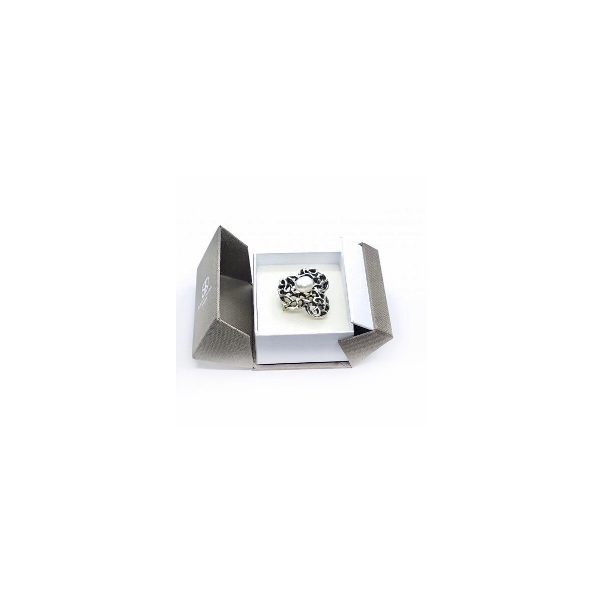 Anillo de plata con perla