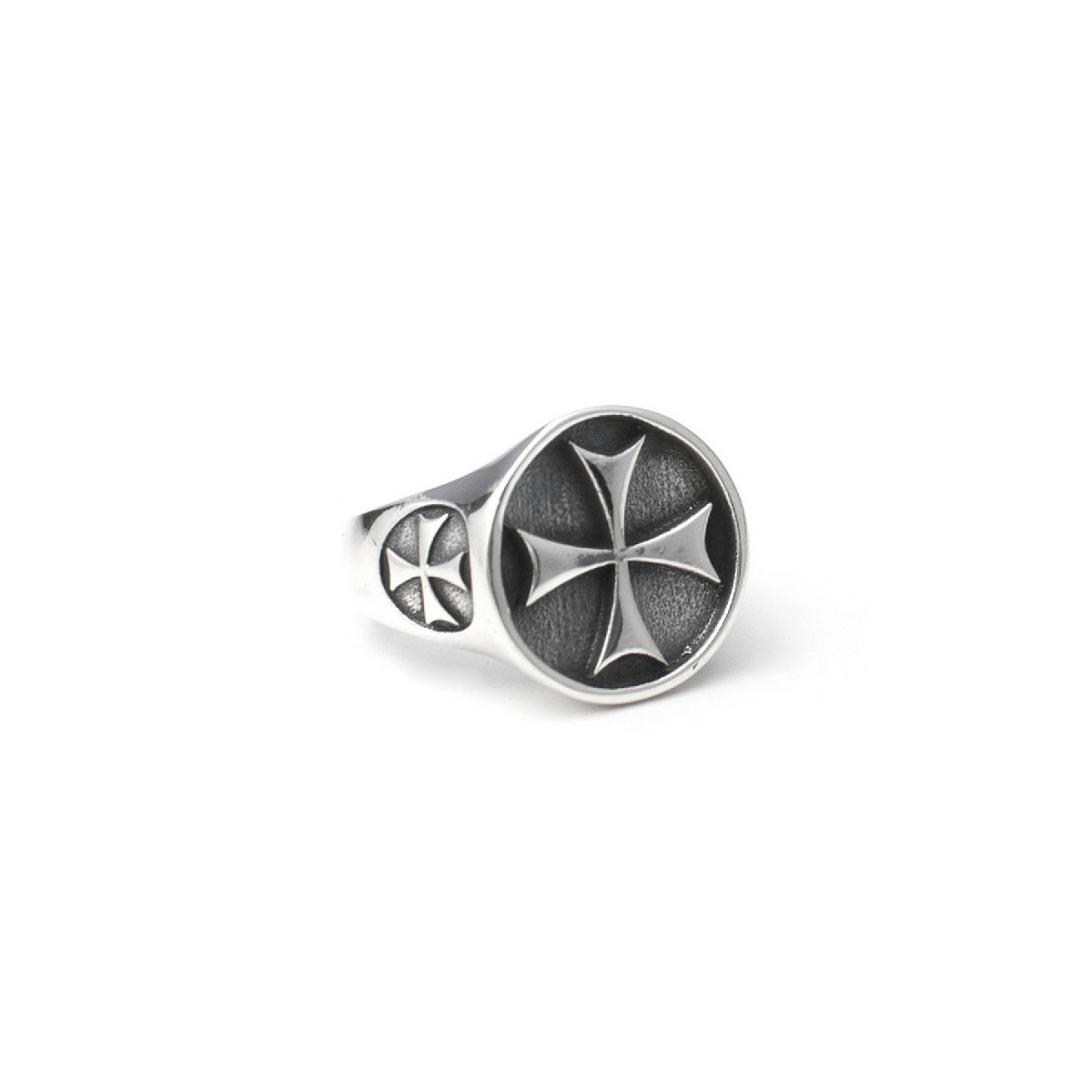 Anillo de plata con cruz