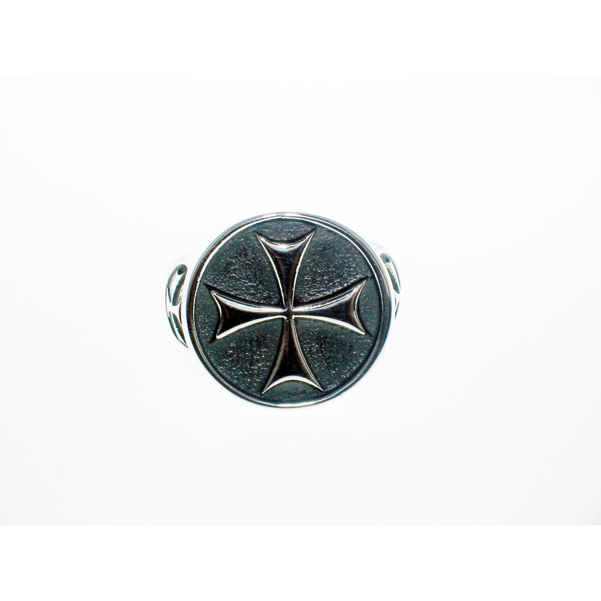 Anillo de plata con cruz