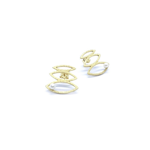 Pendientes de plata con perla natural cultivada y chapados en oro amarillo