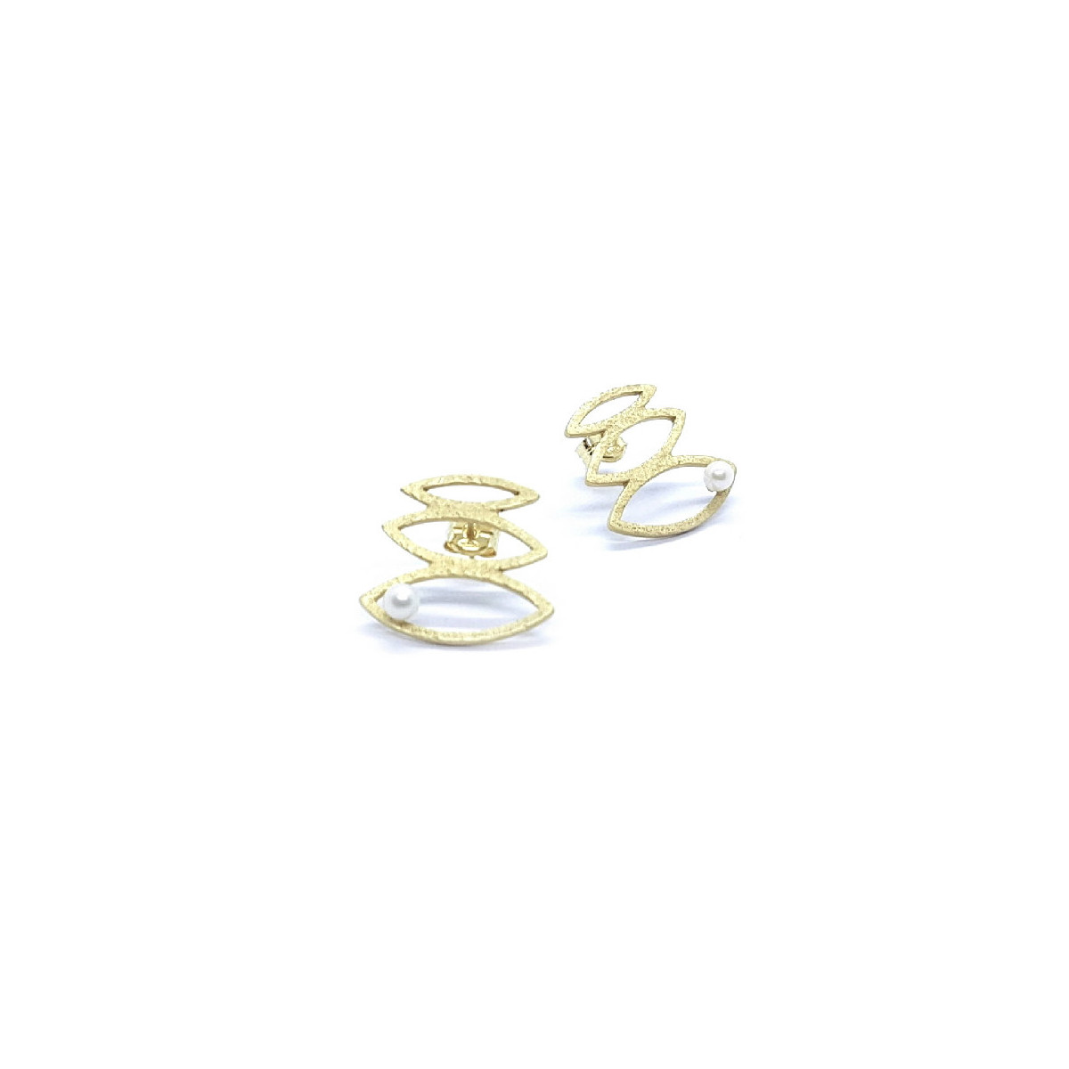 Pendientes de plata con perla natural cultivada y chapados en oro amarillo