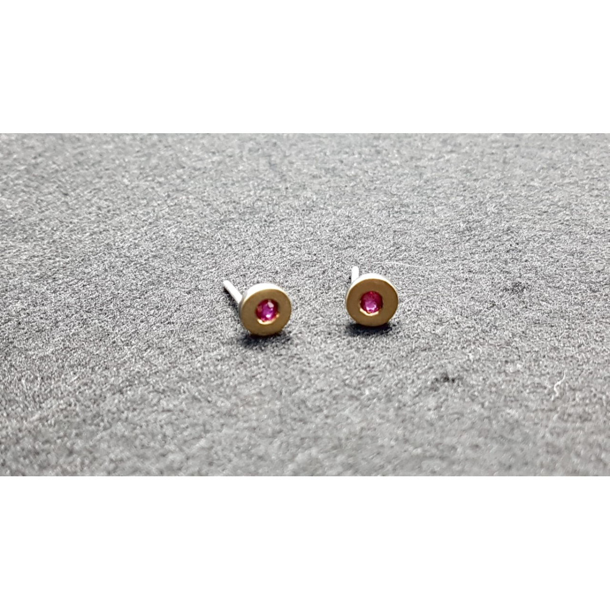 Pendientes de plata y oro con rubíes