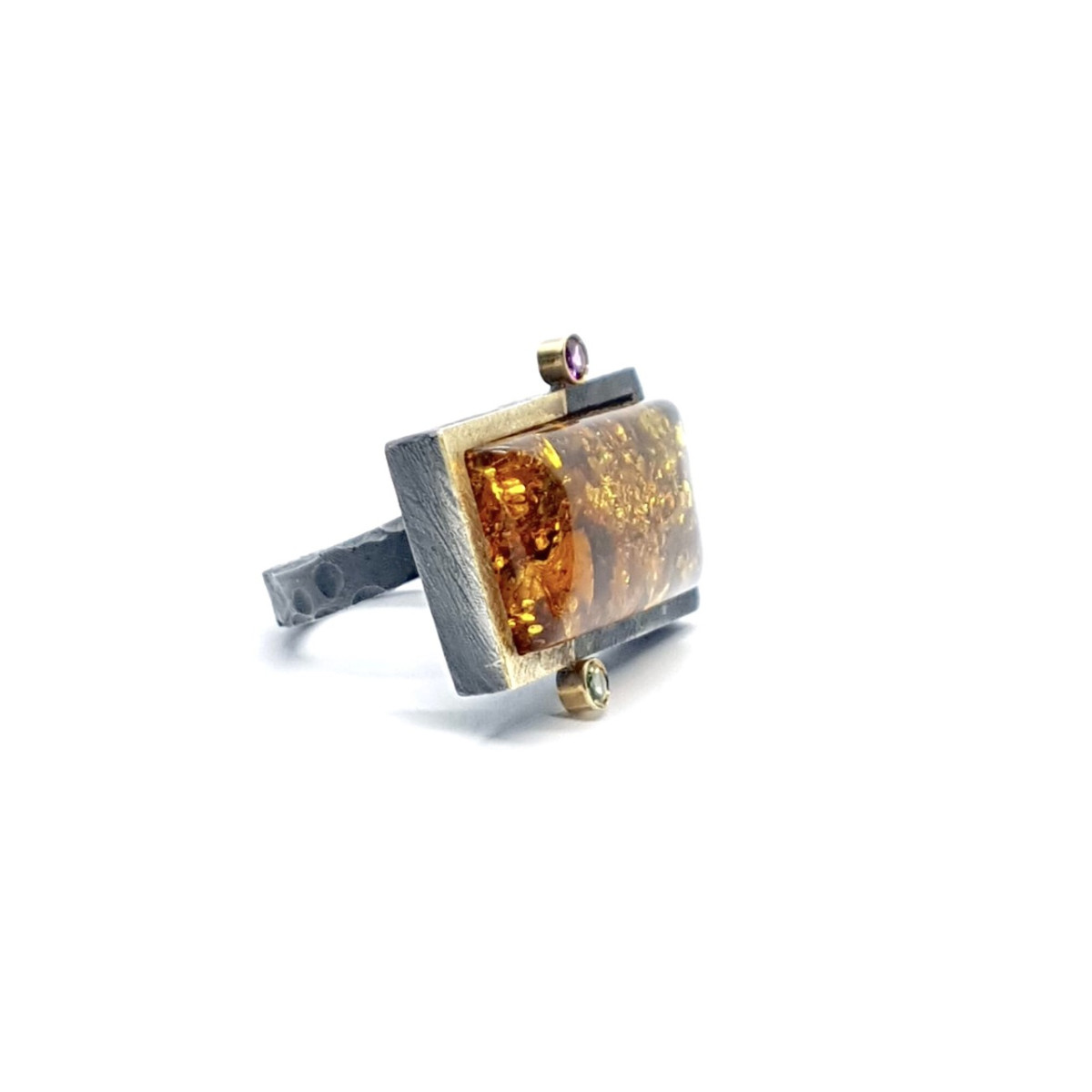 Anillo de plata y oro con ámbar, turmalina y peridoto