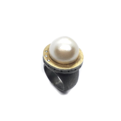 Anillo de plata y oro con perla natural cultivada Australiana y diamantes