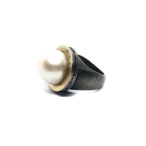 Anillo de plata y oro con perla natural cultivada Australiana y diamantes