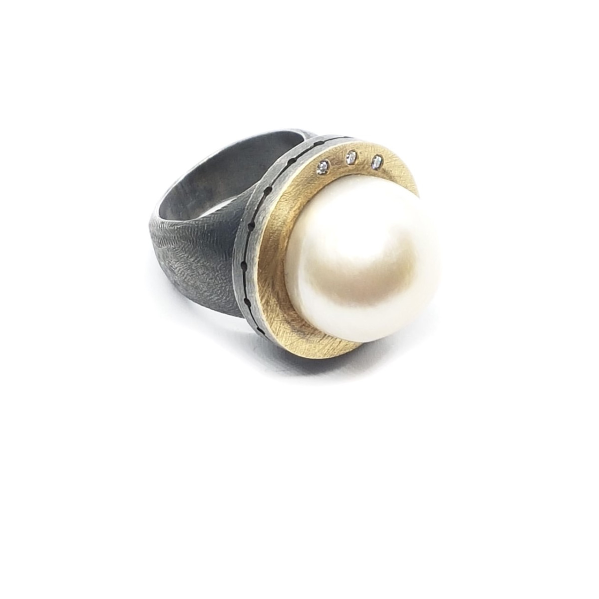 Anillo de plata y oro con perla natural cultivada Australiana y diamantes