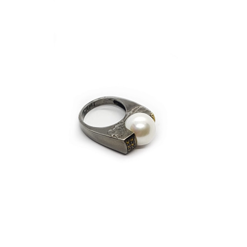 Anillo de plata y oro con perla natural cultivada Australiana y zafiros amarillos