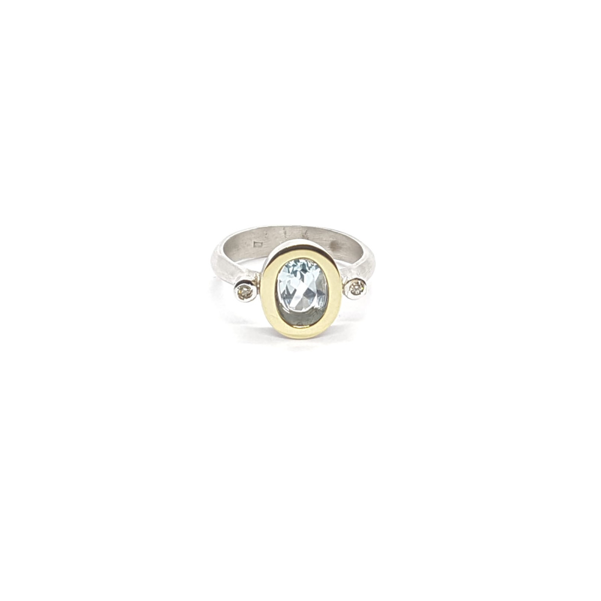 Anillo de plata y oro amarillo con diamantes y topacio azul