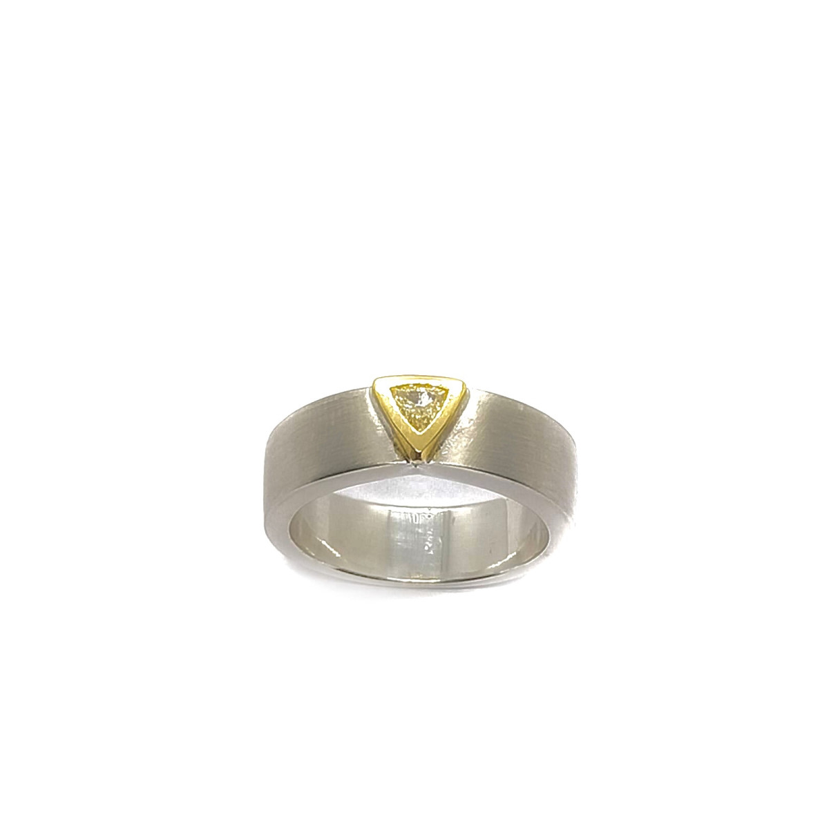 Anillo de plata y oro amarillo con diamante