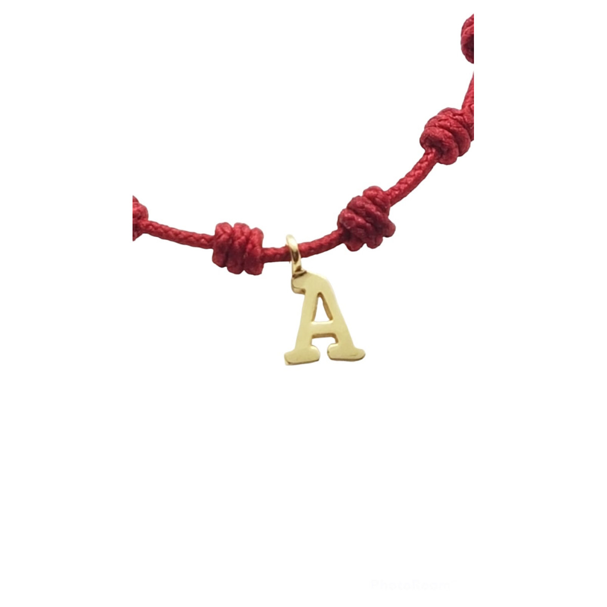 Pulsera articulada de macramé rojo con letra -A- de oro amarillo