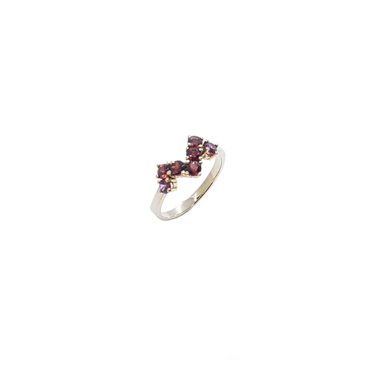 anillo de oro amarillo con turmalinas y granates
