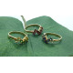 anillo de oro amarillo con turmalinas y granates