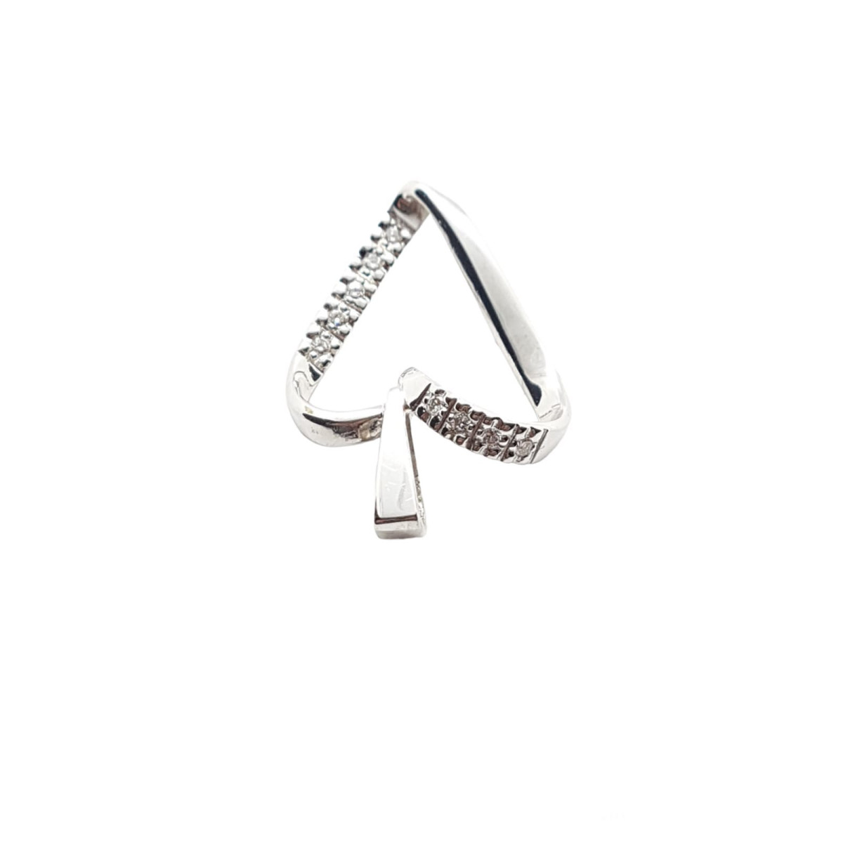 Colgante de oro blanco con forma de corazón y diamantes