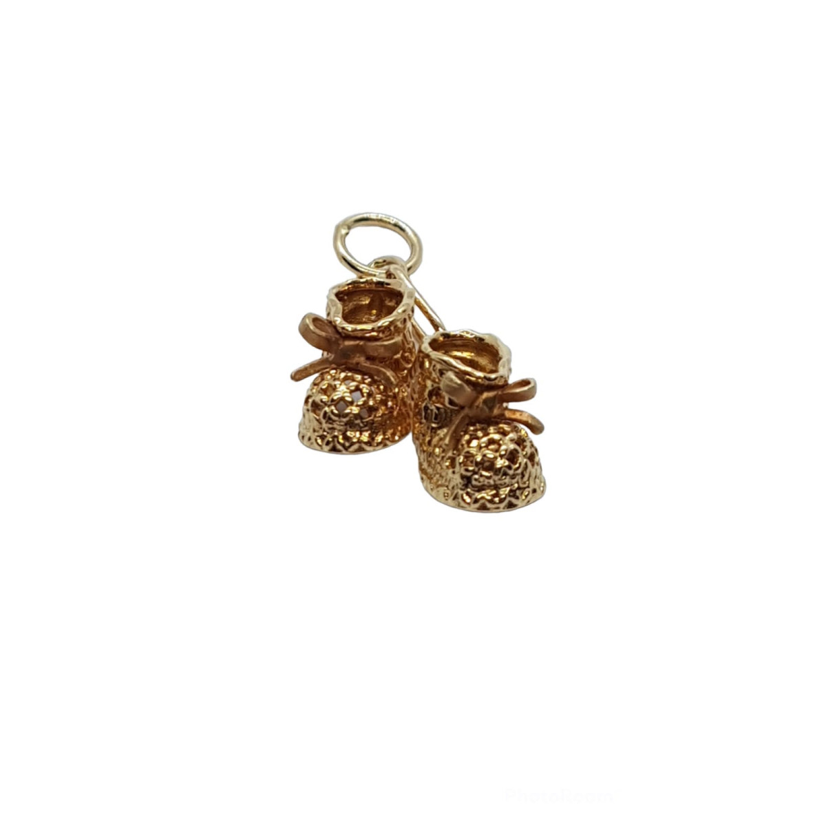 Colgante de oro amarillo con forma de zapatos de bebé