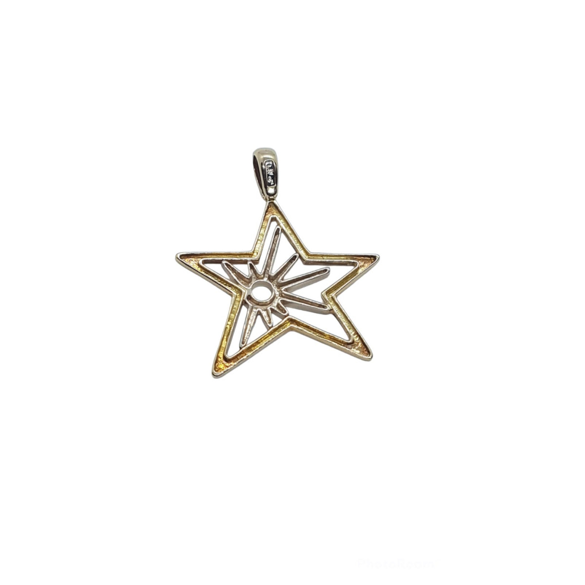 Colgante de oro amarillo con forma de estrella