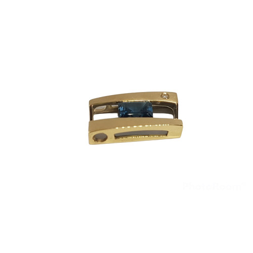 Colgante de oro amarillo con Topacio azul