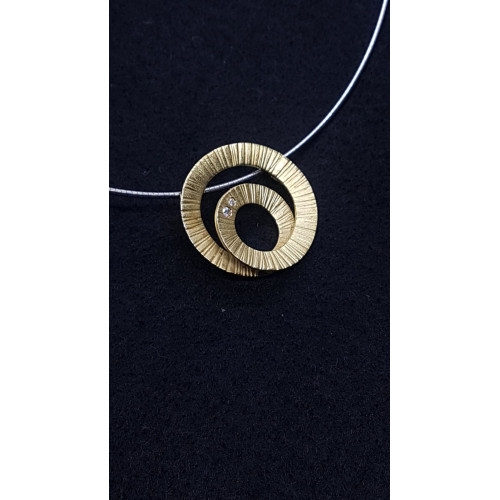Colgante de oro amarillo y diamantes