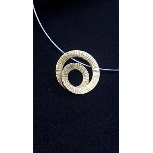 Colgante de oro amarillo y diamantes