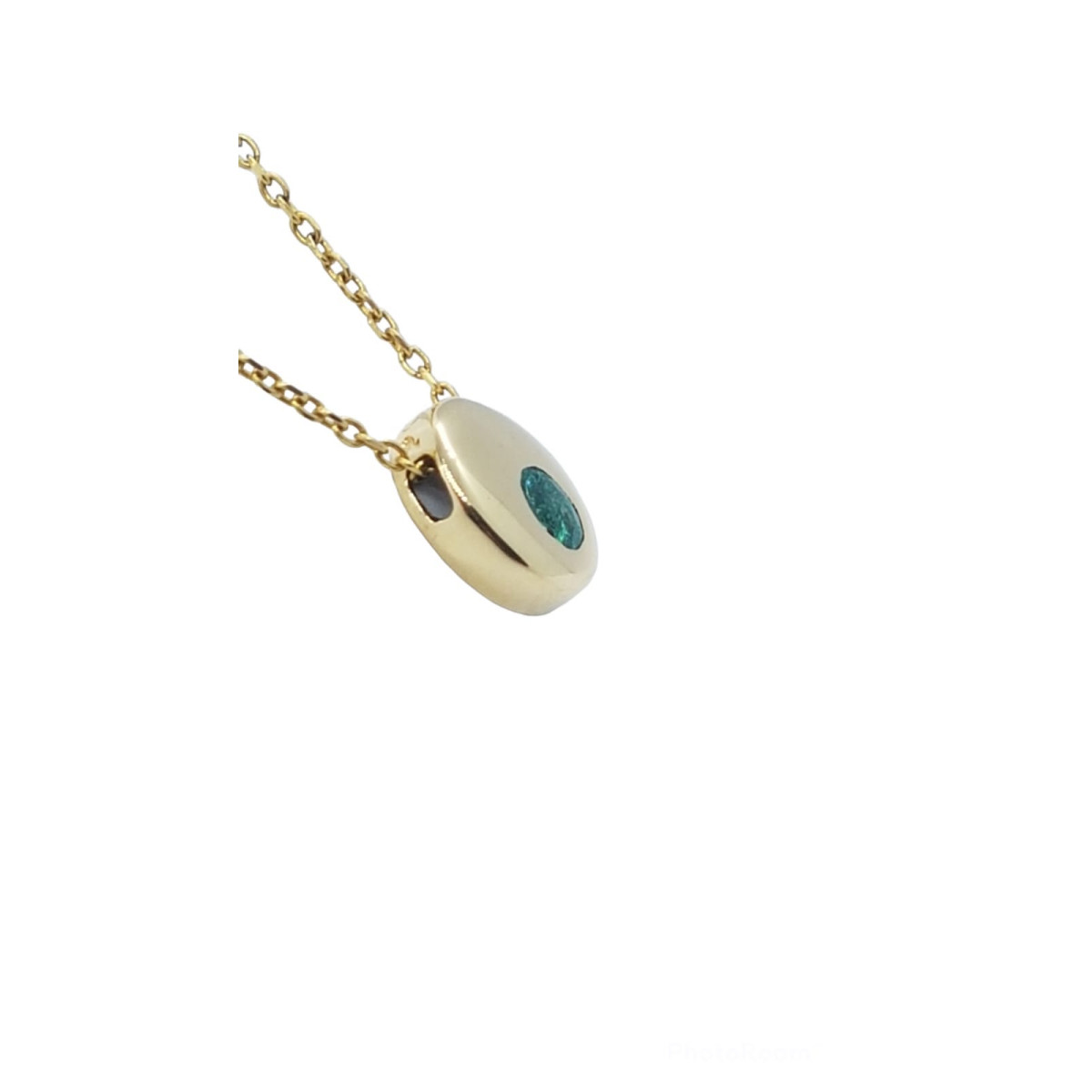 Colgante de oro amarillo con esmeralda