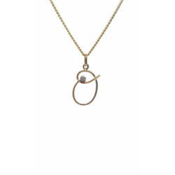 Colgante de oro amarillo con diamante - letra O