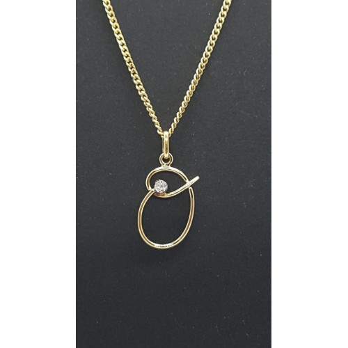 Colgante de oro amarillo con diamante - letra O