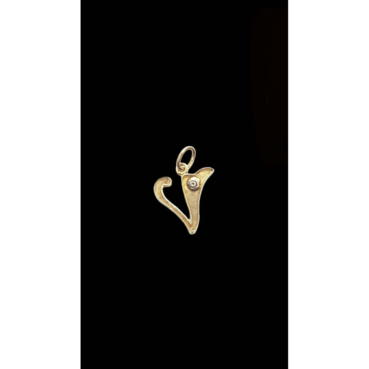 Colgante de oro amarillo con diamante - letra V