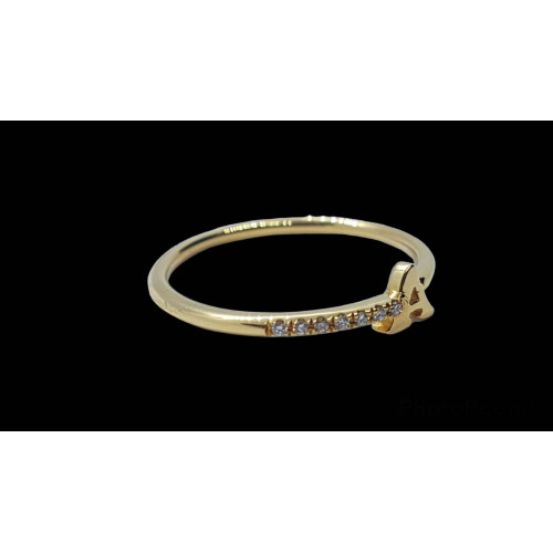 Anillo de oro amarillo con diamantes y letra A