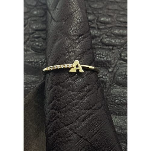 Anillo de oro amarillo con diamantes y letra A
