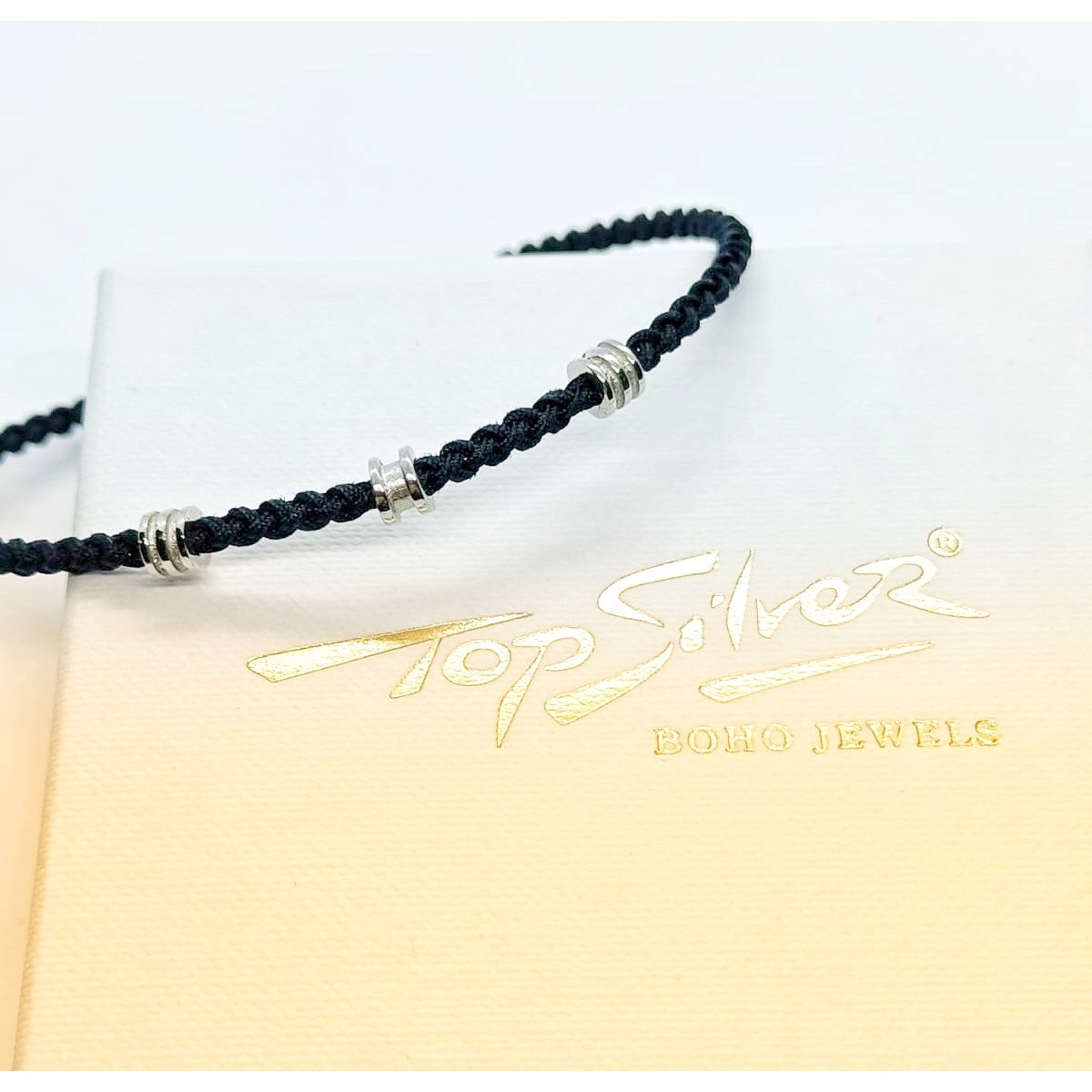 Pulsera de plata con macramé