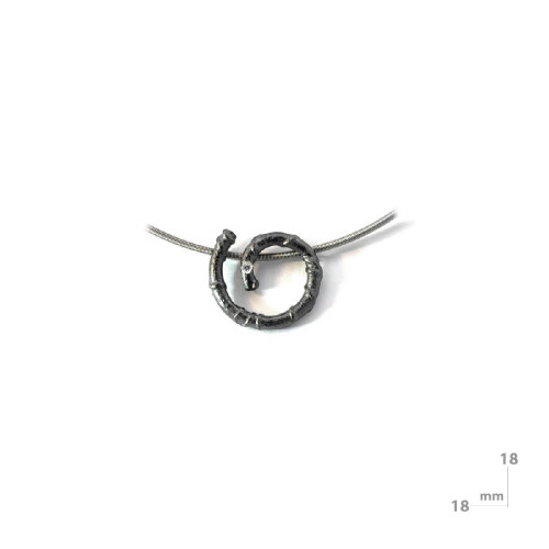 Colgante de plata con diamante