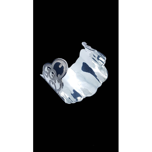 Brazalete rígido de plata