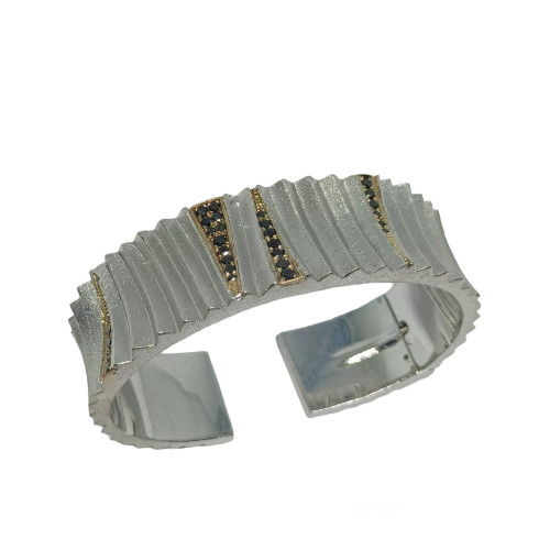 BRAZALETE RÍGIDO DE ORO AMARILLO CON DIAMANTES NEGROS Y PLATA