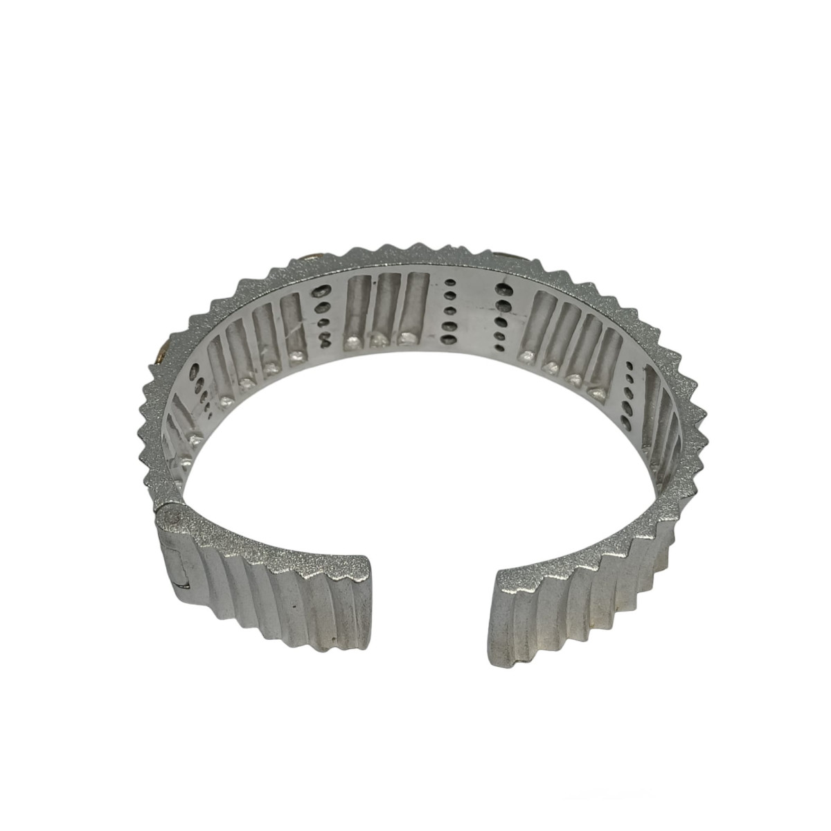 BRAZALETE RÍGIDO DE ORO AMARILLO CON DIAMANTES NEGROS Y PLATA