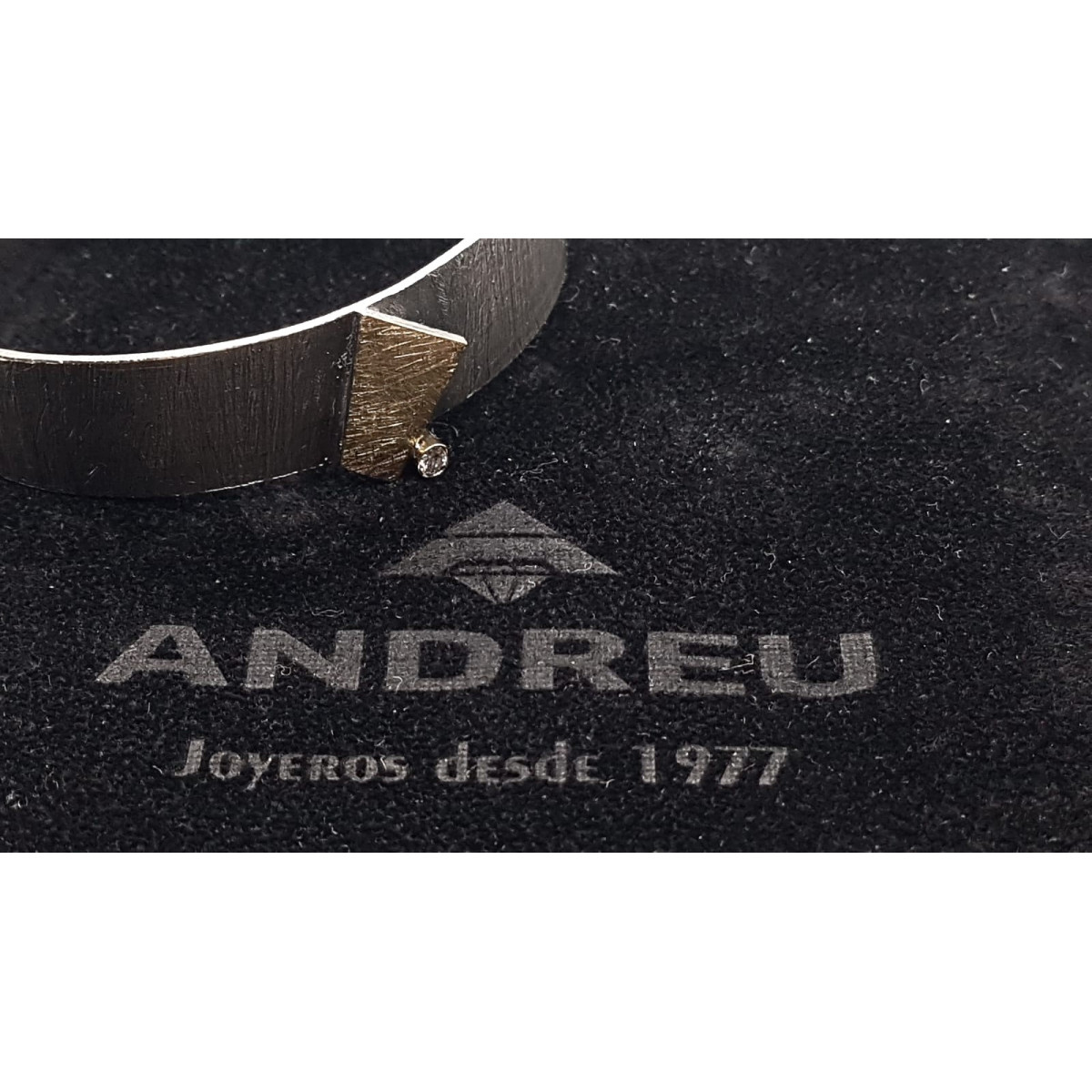 Brazalete rígido de plata, oro y diamante