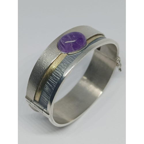 Brazalete rígido de plata, oro y amatista