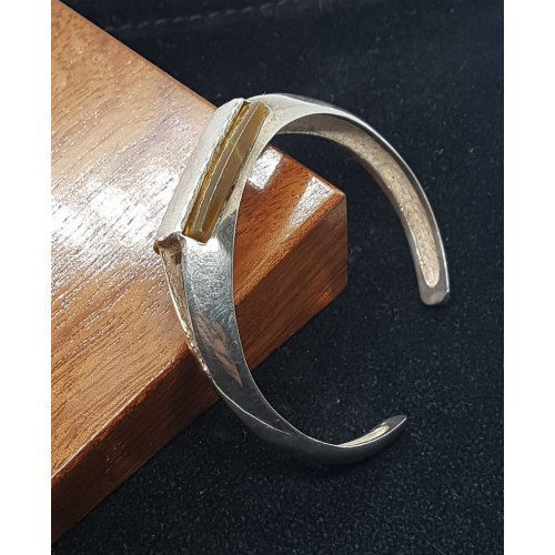 Brazalete rígido de plata con cuarzo de ojo de tigre