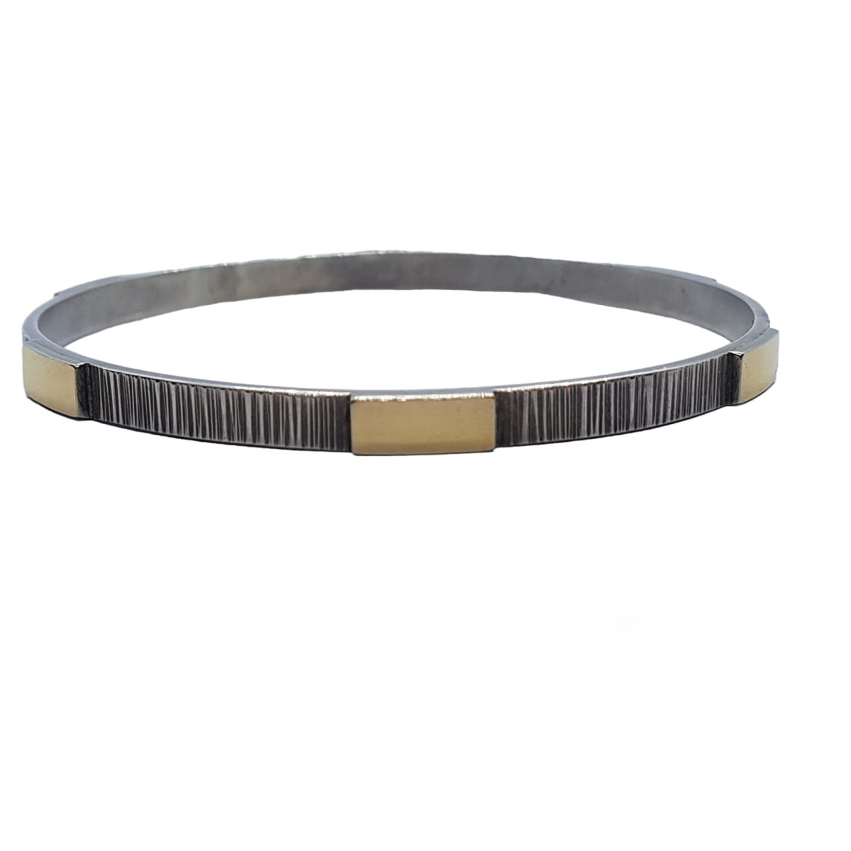Brazalete rígido de plata y oro amarillo