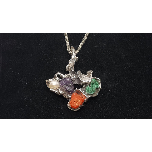 Colgante de plata con coral y perla